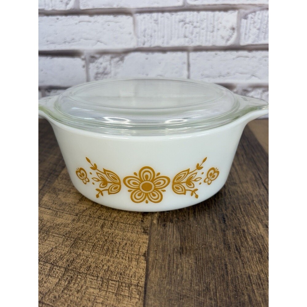 Pyrex Butterfly Gold 472 Casserole 1.5 Pt with Lid Vintage 1970s Bowl MINT